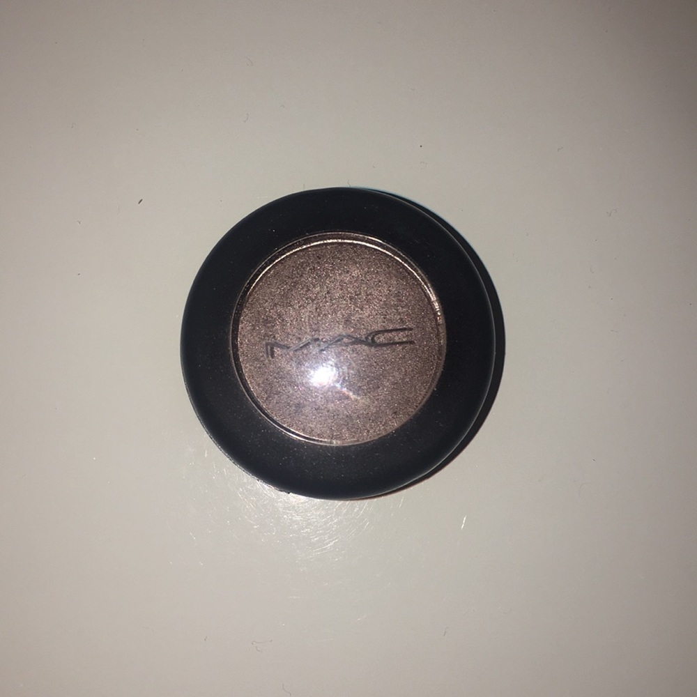 MAC Cosmetics Eyeshadow in Satin Taupe